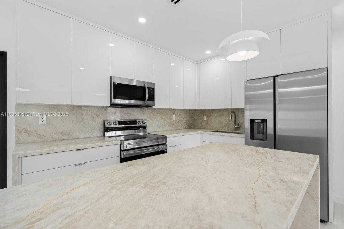 Small Image of 841 SOUTH EAST 11TH PL, Hialeah Number 15