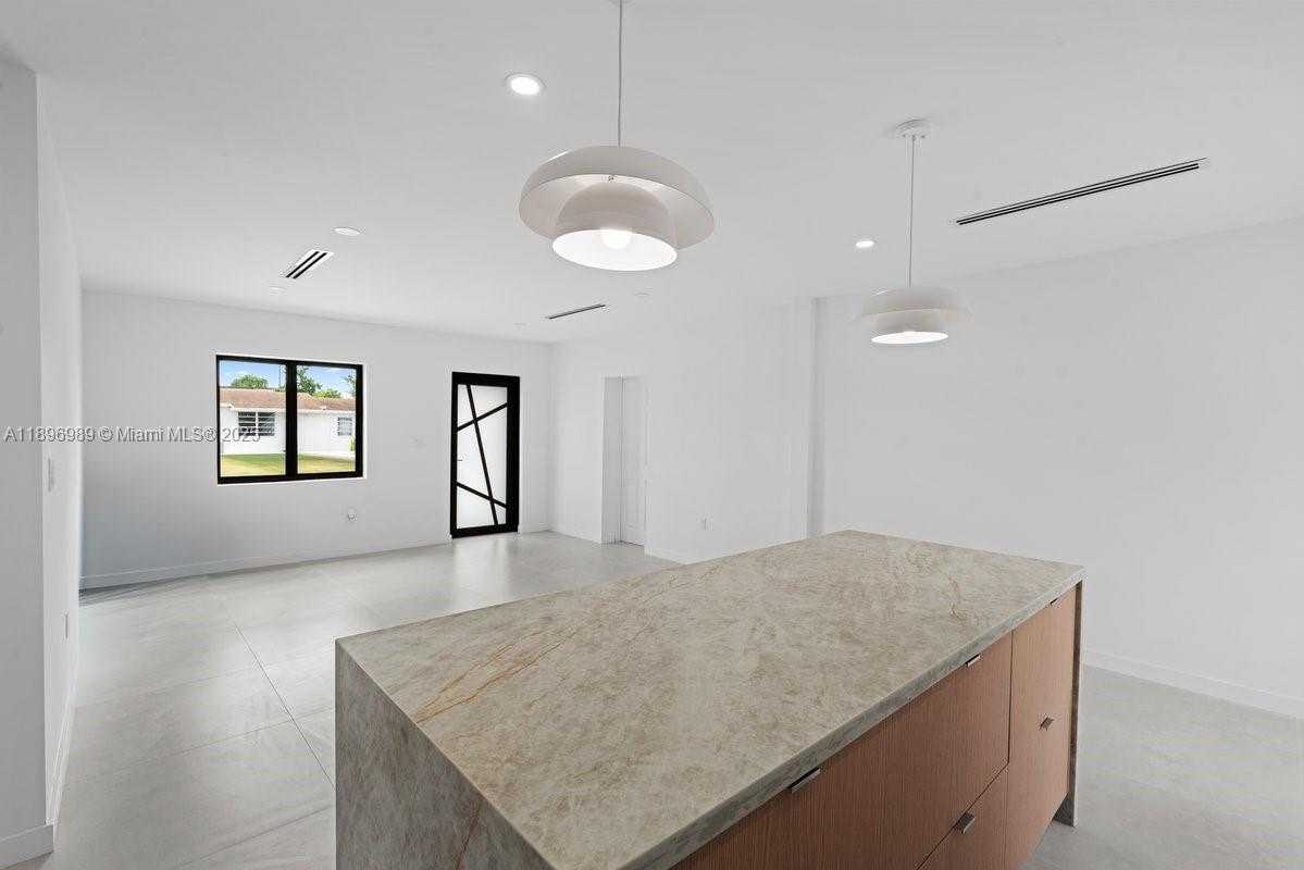 Small Image of 841 SOUTH EAST 11TH PL, Hialeah Number 16