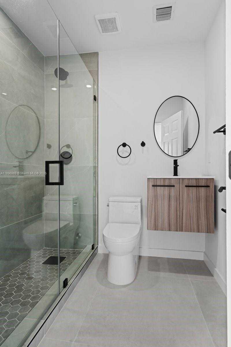 Small Image of 841 SOUTH EAST 11TH PL, Hialeah Number 24