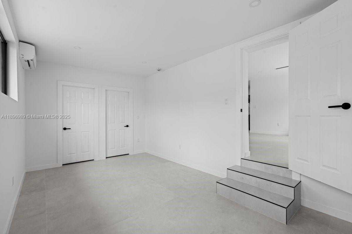 Small Image of 841 SOUTH EAST 11TH PL, Hialeah Number 30