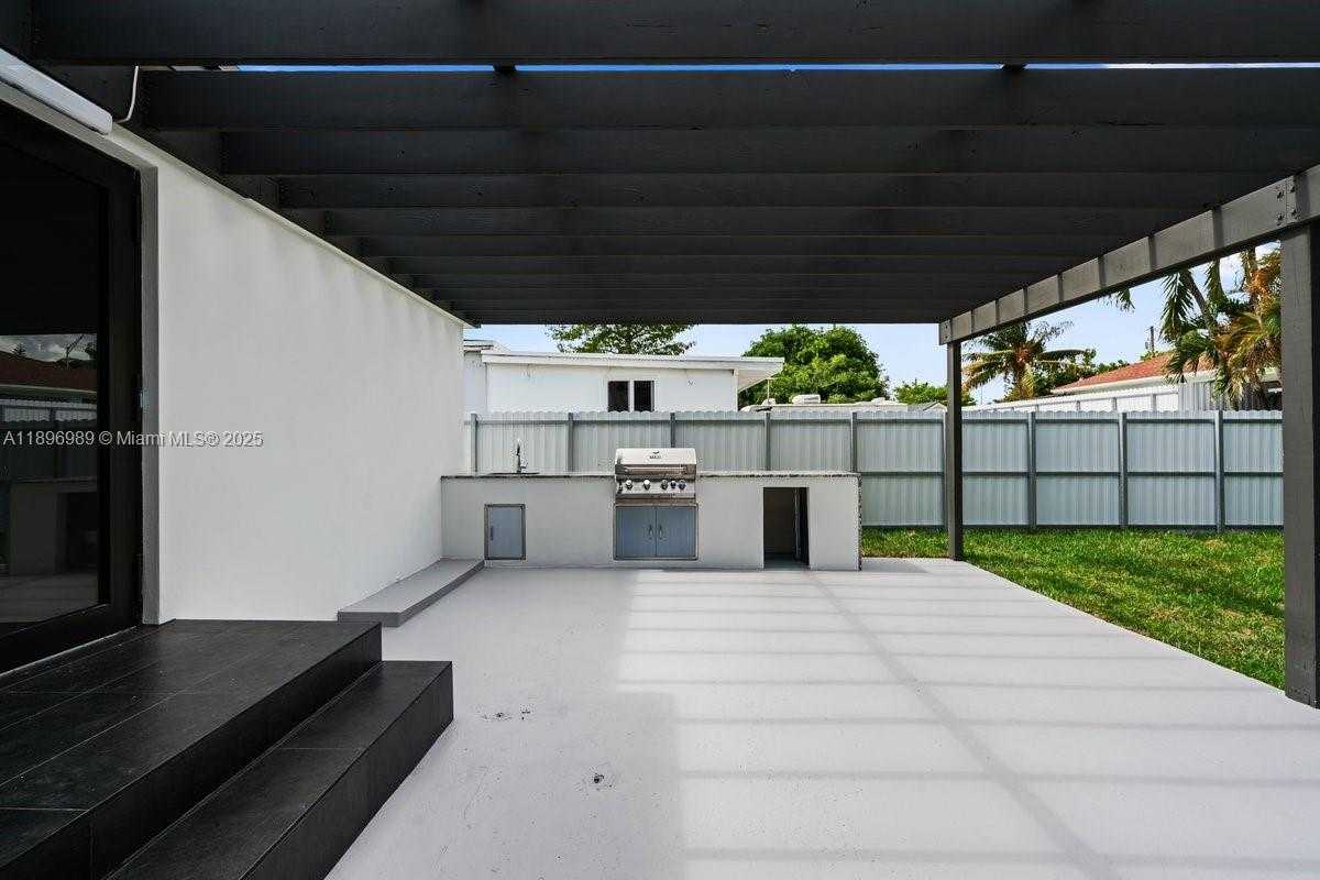 Small Image of 841 SOUTH EAST 11TH PL, Hialeah Number 33