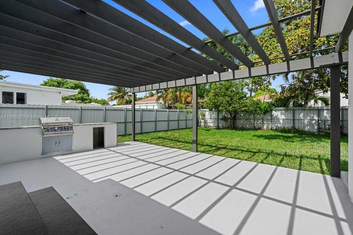 Small Image of 841 SOUTH EAST 11TH PL, Hialeah Number 35