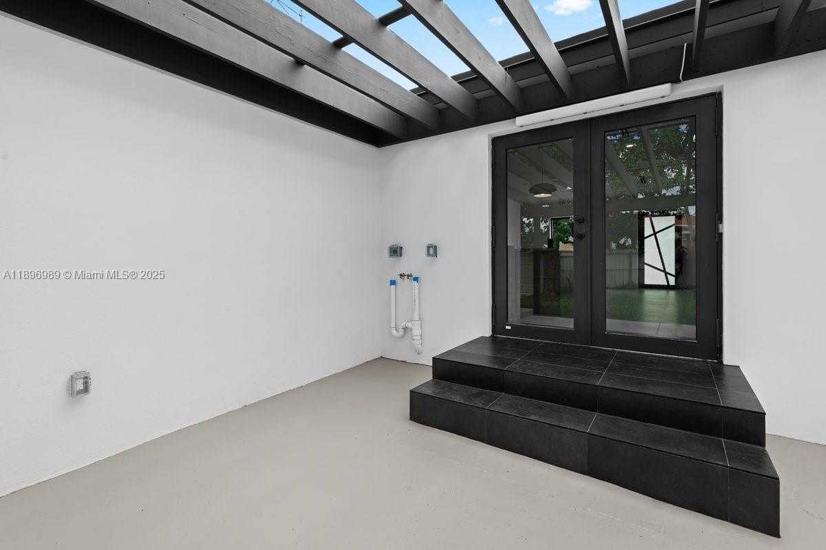 Small Image of 841 SOUTH EAST 11TH PL, Hialeah Number 37