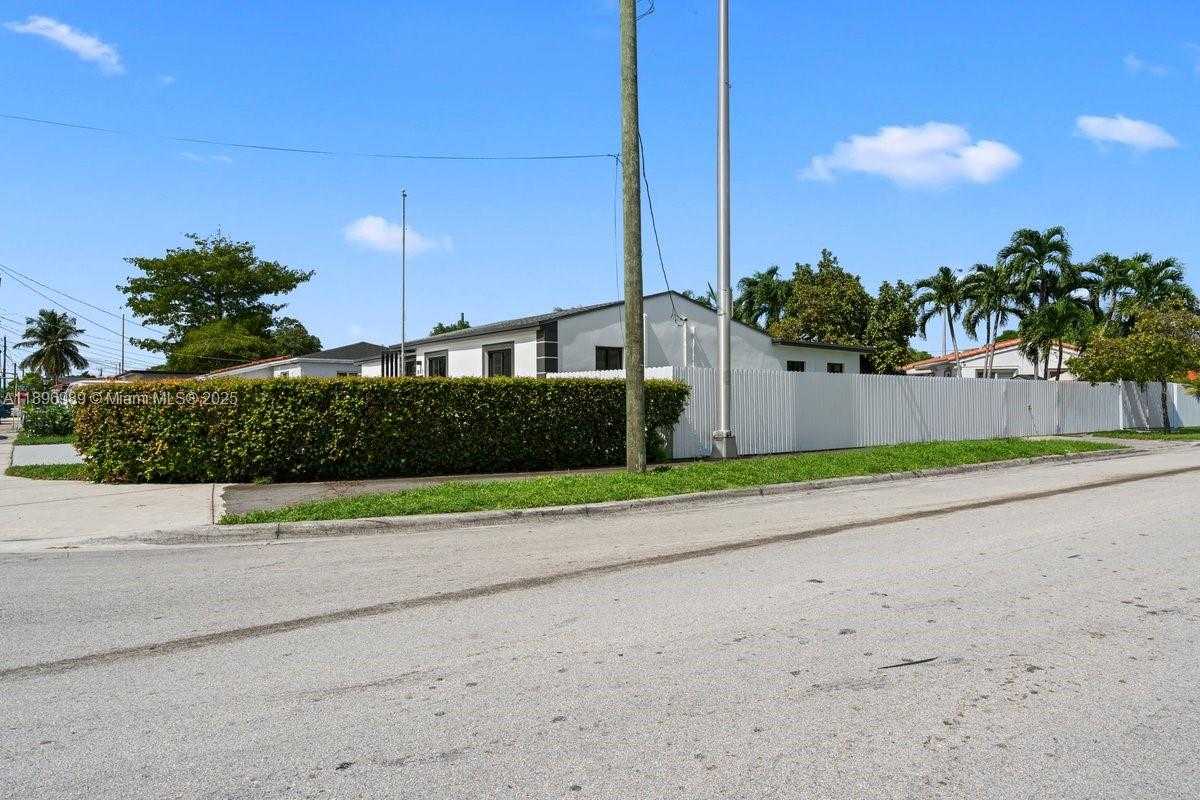 Small Image of 841 SOUTH EAST 11TH PL, Hialeah Number 4