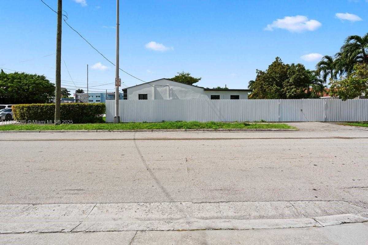 Small Image of 841 SOUTH EAST 11TH PL, Hialeah Number 5