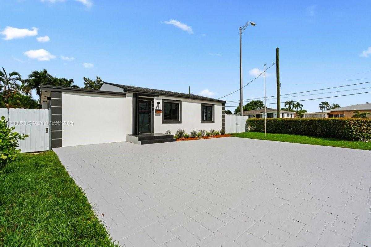 Small Image of 841 SOUTH EAST 11TH PL, Hialeah Number 8