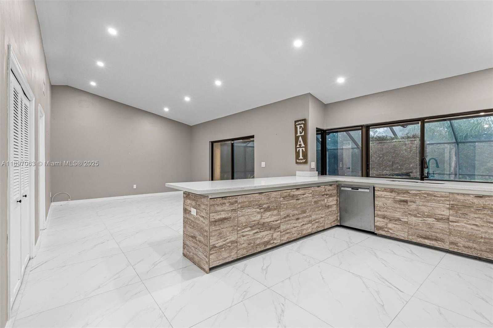 Small Image of 4490 SOUTH WEST 105TH AVE, Davie Number 13