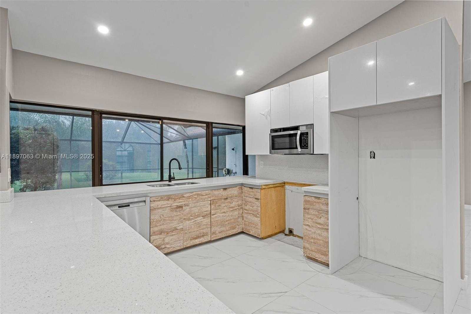 Small Image of 4490 SOUTH WEST 105TH AVE, Davie Number 15