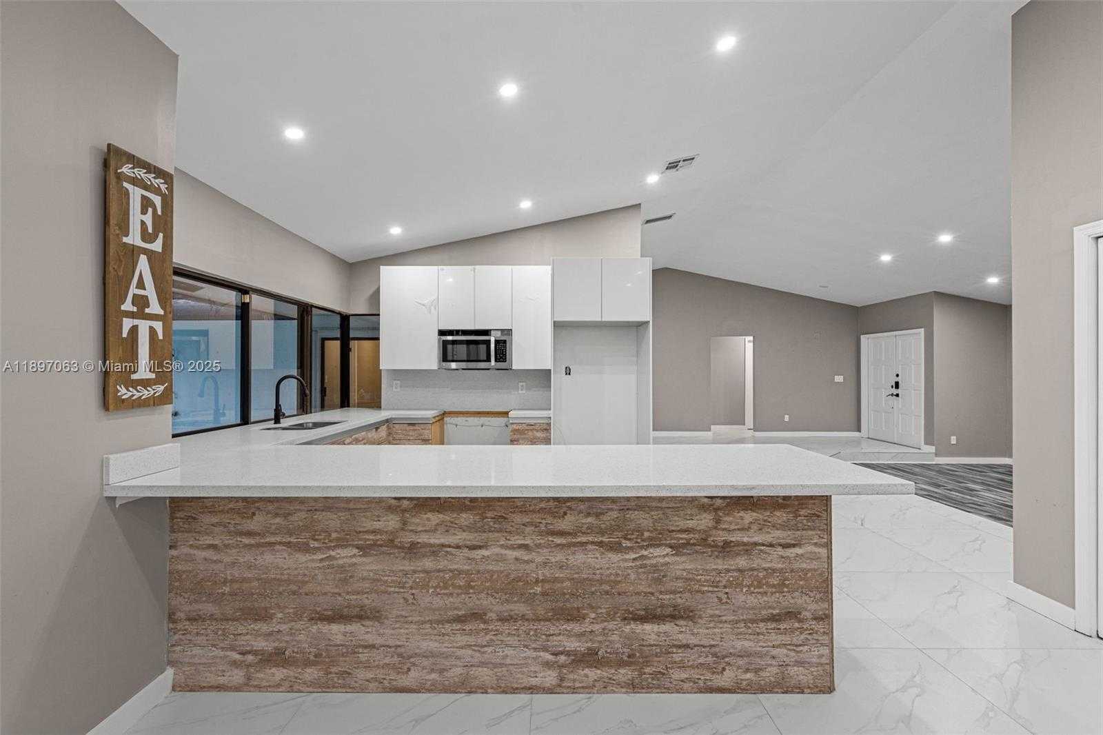 Small Image of 4490 SOUTH WEST 105TH AVE, Davie Number 16