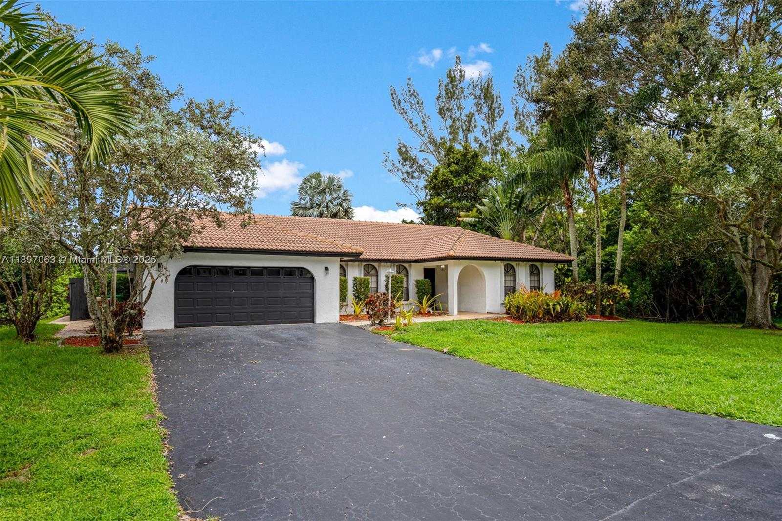 Small Image of 4490 SOUTH WEST 105TH AVE, Davie Number 2