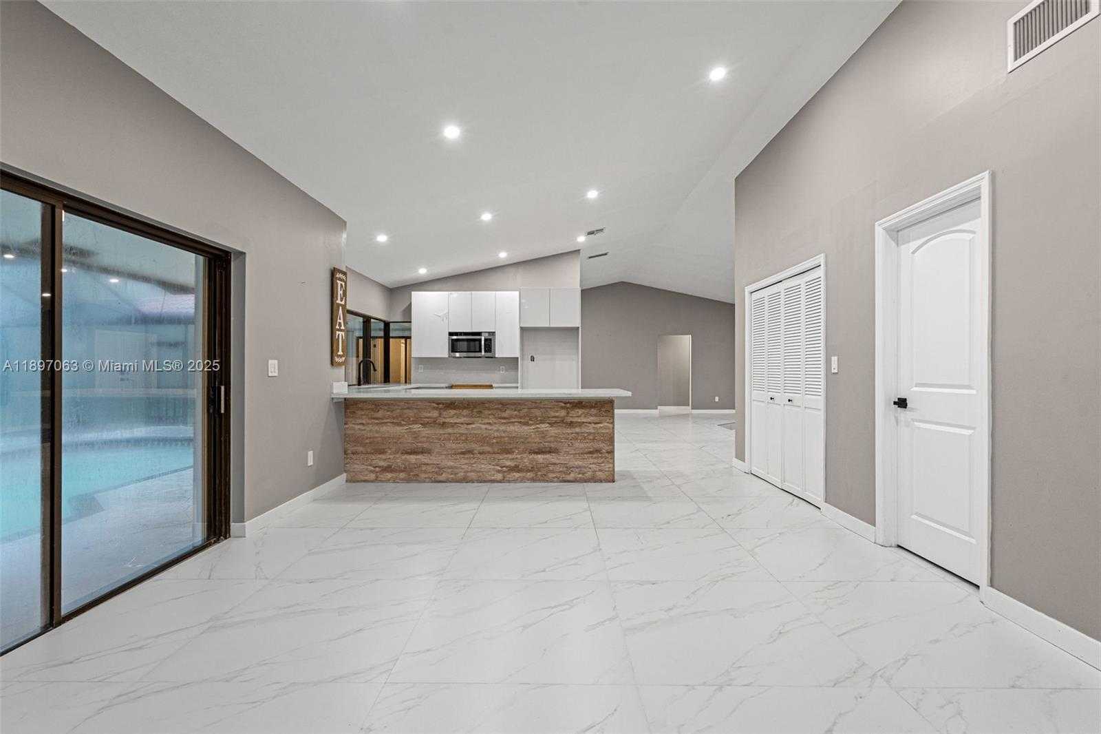 Small Image of 4490 SOUTH WEST 105TH AVE, Davie Number 21