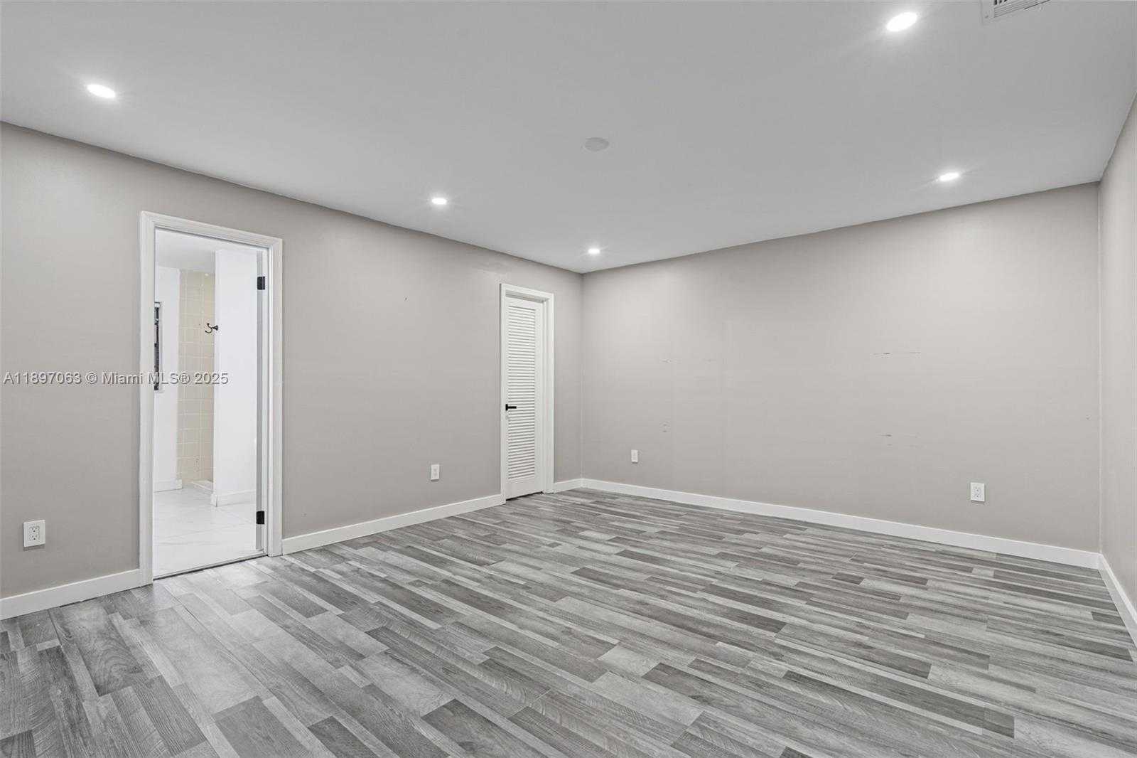 Small Image of 4490 SOUTH WEST 105TH AVE, Davie Number 23