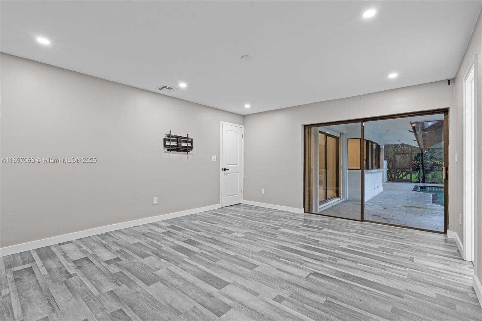 Small Image of 4490 SOUTH WEST 105TH AVE, Davie Number 24
