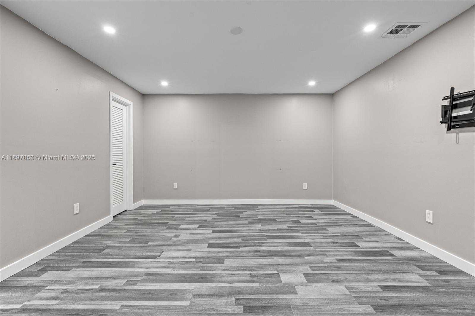 Small Image of 4490 SOUTH WEST 105TH AVE, Davie Number 26