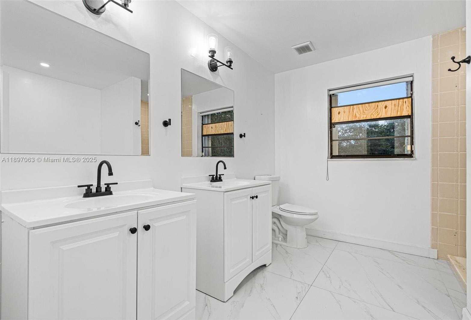 Small Image of 4490 SOUTH WEST 105TH AVE, Davie Number 27