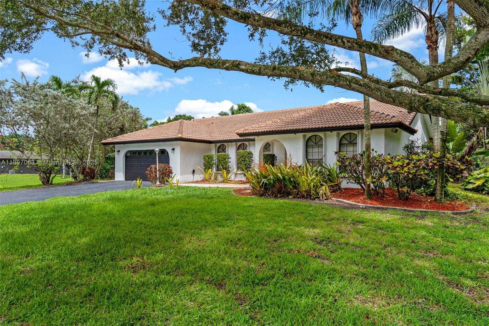Small Image of 4490 SOUTH WEST 105TH AVE, Davie Number 3