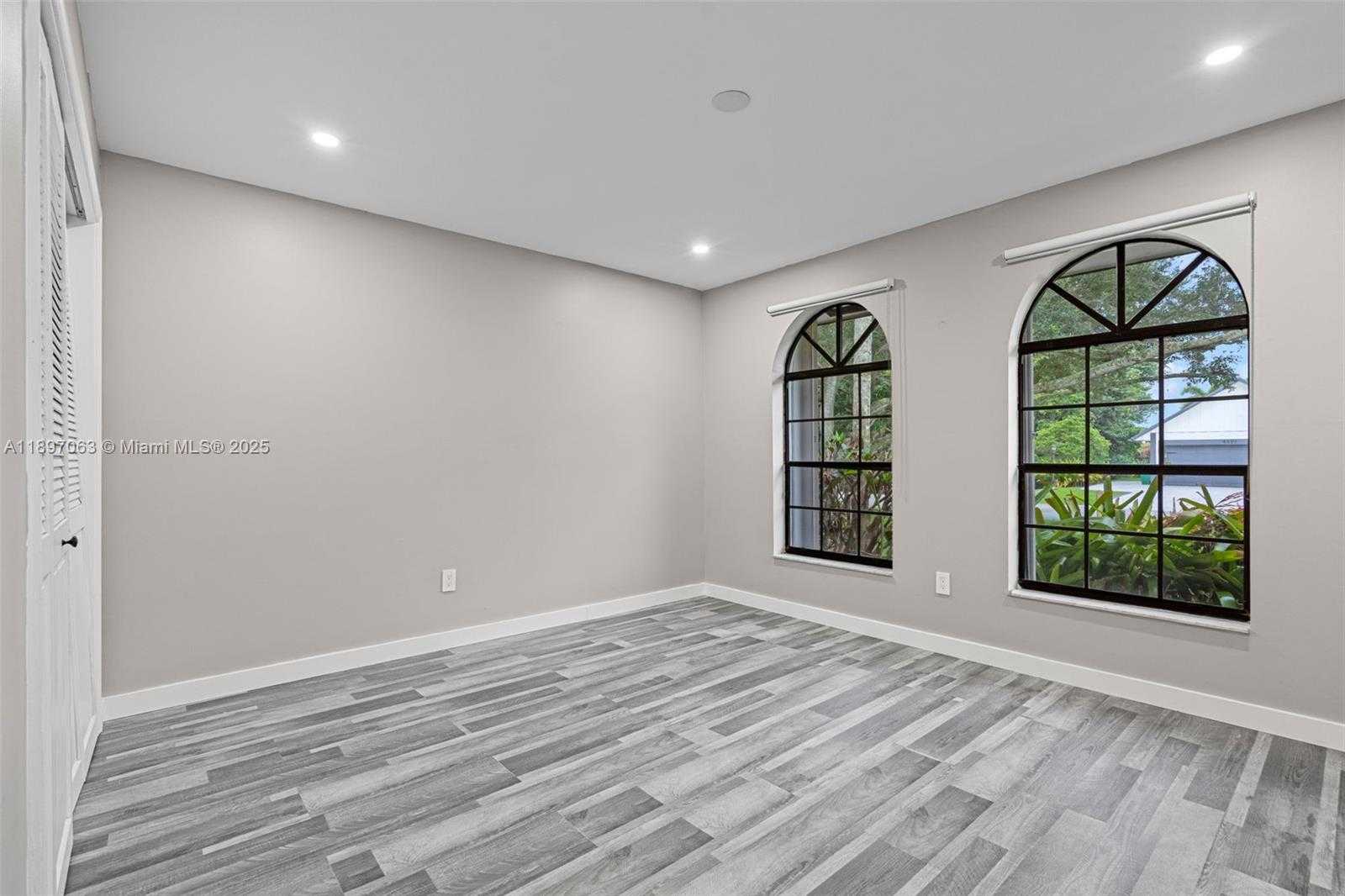 Small Image of 4490 SOUTH WEST 105TH AVE, Davie Number 32