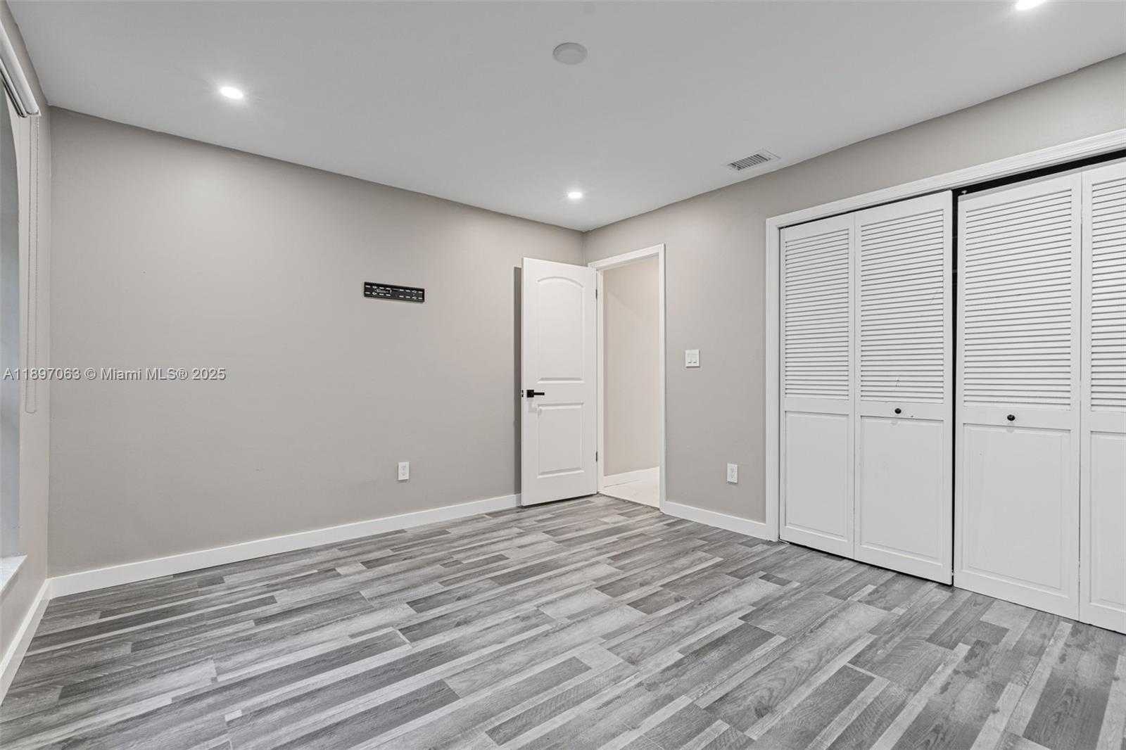 Small Image of 4490 SOUTH WEST 105TH AVE, Davie Number 34