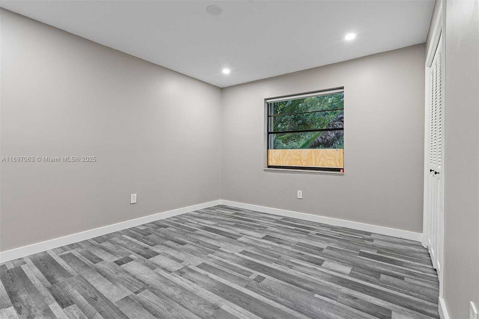 Small Image of 4490 SOUTH WEST 105TH AVE, Davie Number 37
