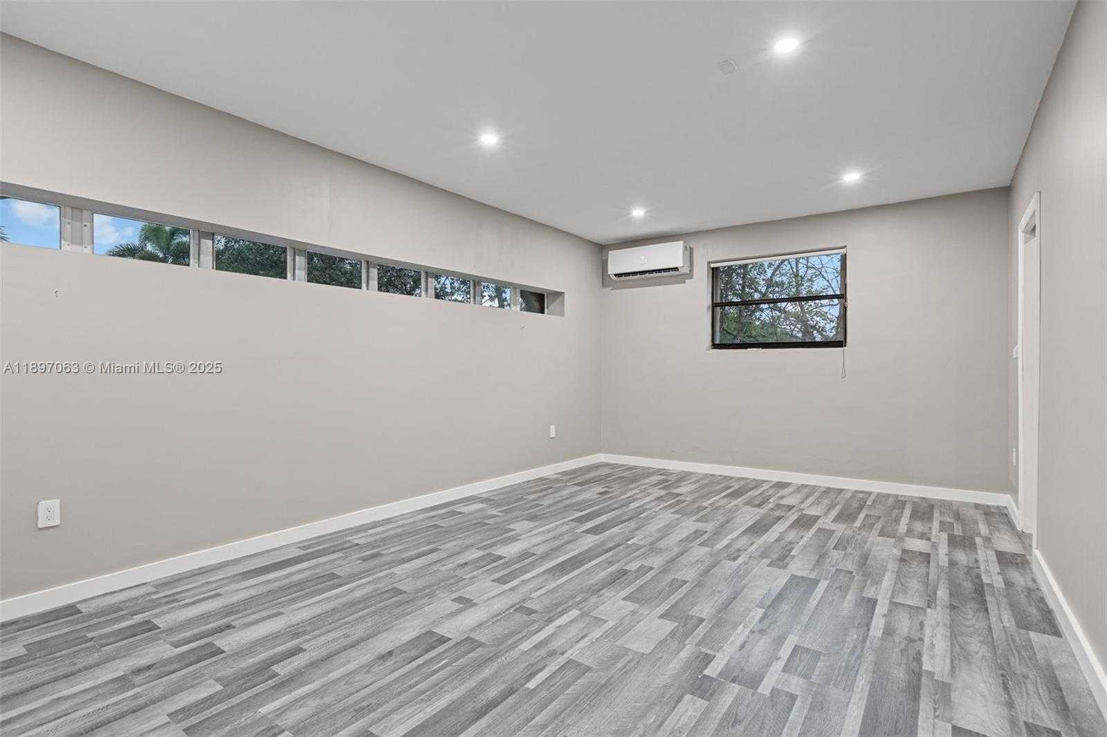 Small Image of 4490 SOUTH WEST 105TH AVE, Davie Number 41