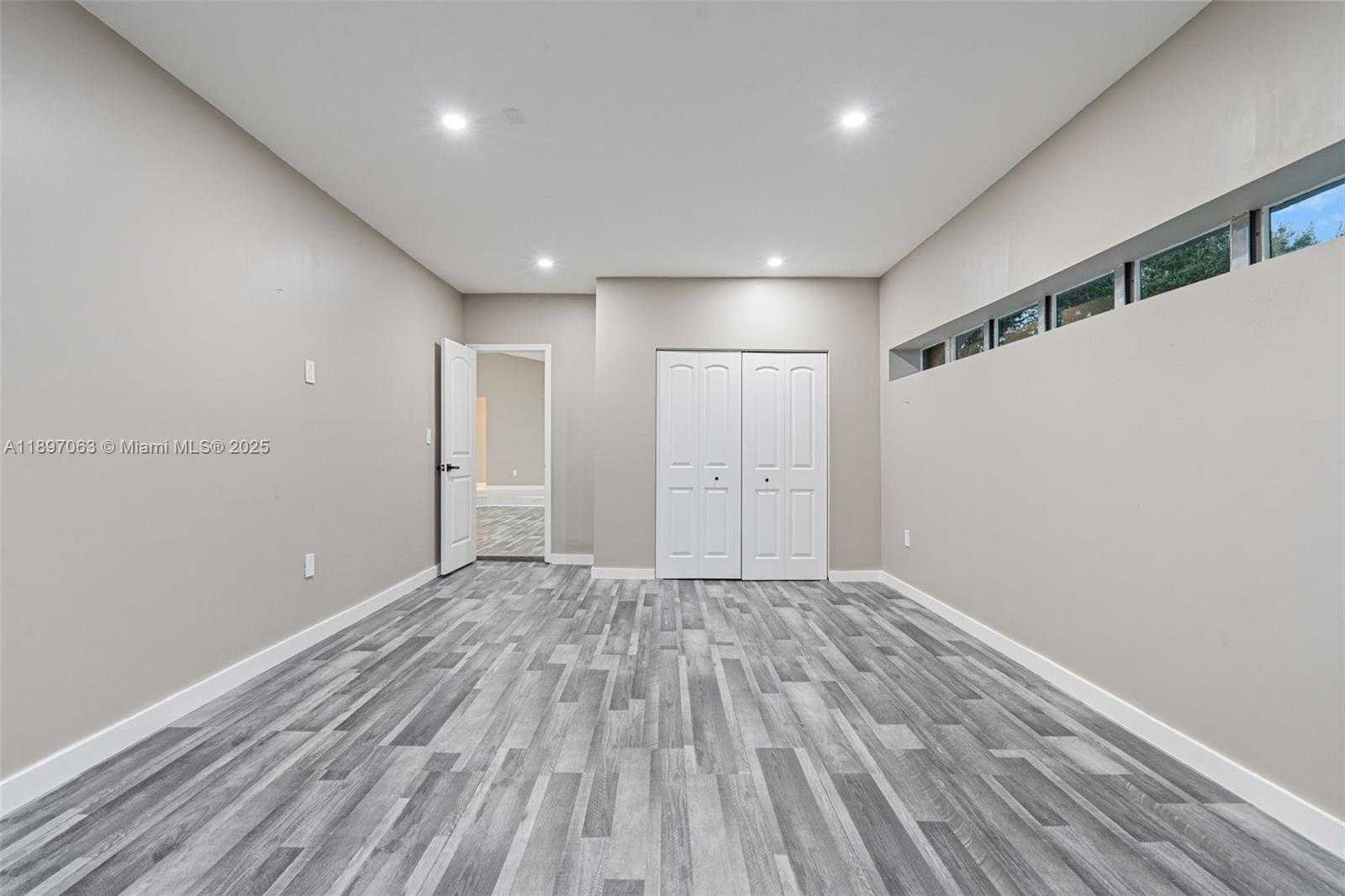 Small Image of 4490 SOUTH WEST 105TH AVE, Davie Number 43
