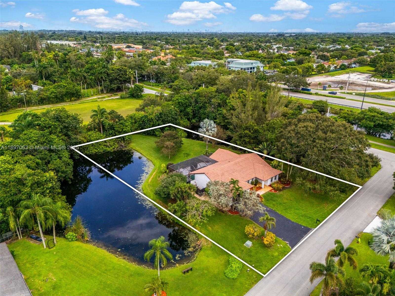 Small Image of 4490 SOUTH WEST 105TH AVE, Davie Number 61