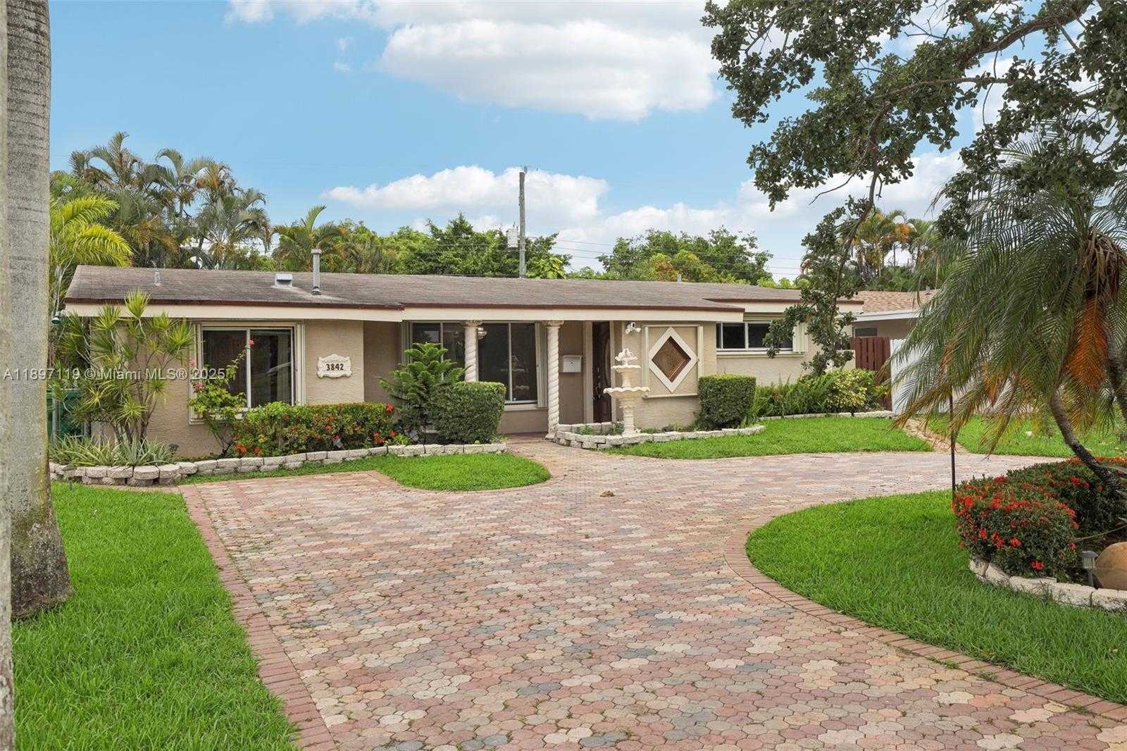 Small Image of 3842 JASMINE AVENUE, Miramar Number 16