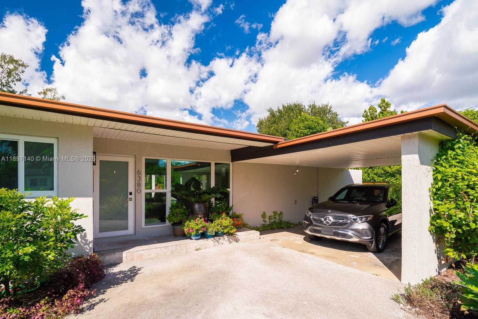 Small Image of 6380 SOUTH WEST 63RD AVE, South Miami Number 3