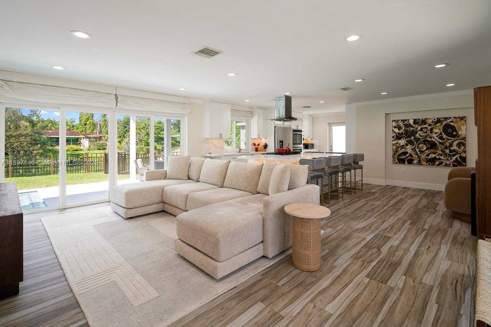 Small Image of 6380 SOUTH WEST 63RD AVE, South Miami Number 4