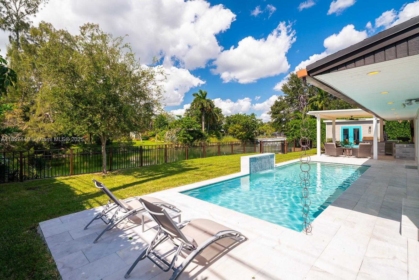 Small Image of 6380 SOUTH WEST 63RD AVE, South Miami Number 8