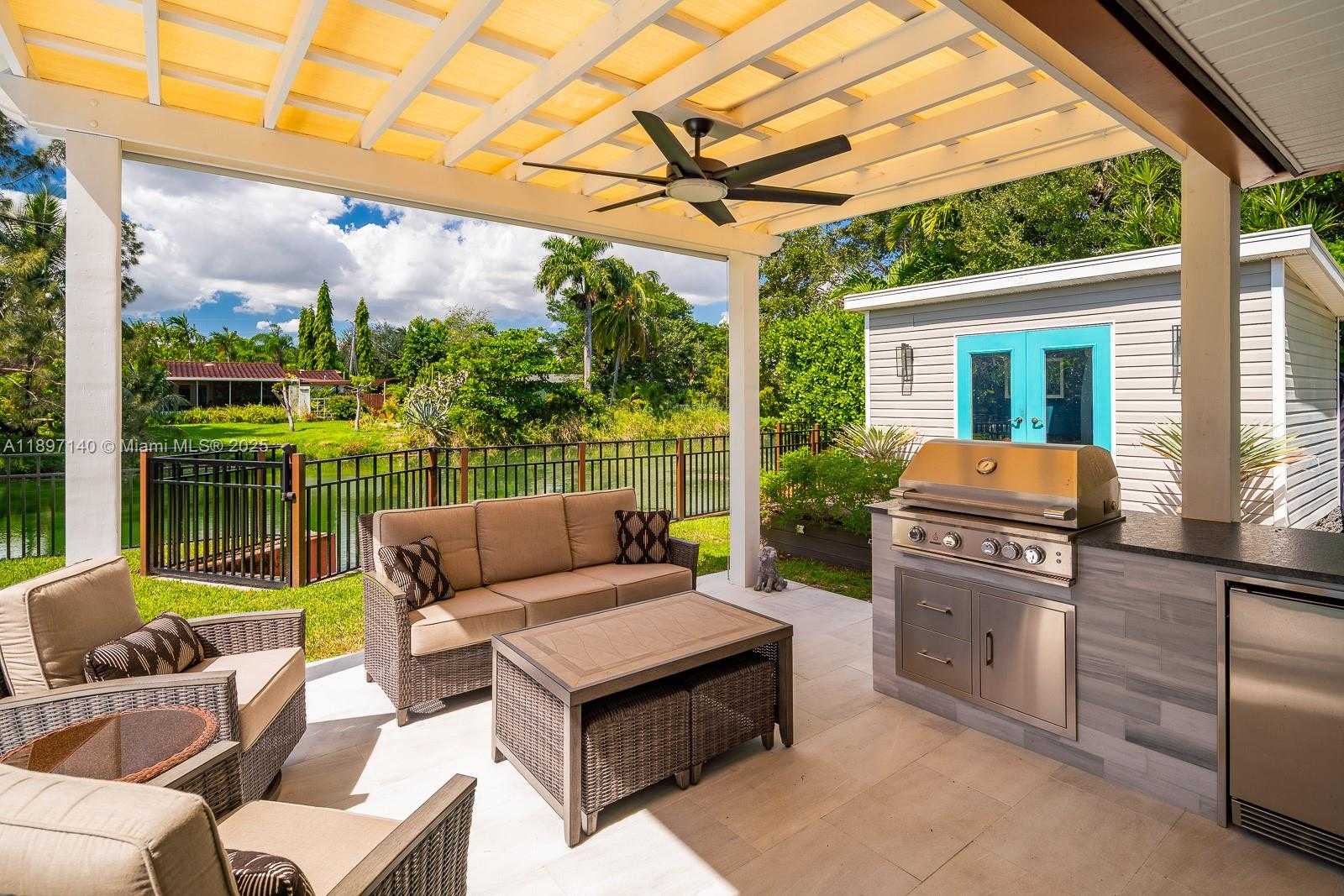 Small Image of 6380 SOUTH WEST 63RD AVE, South Miami Number 9