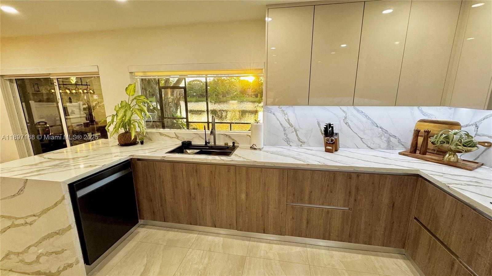 Small Image of 11976 NORTH WEST 12TH ST, Pembroke Pines Number 3