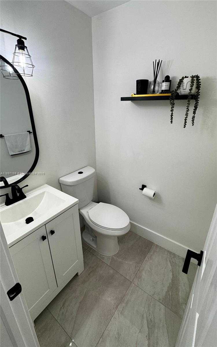 Small Image of 11976 NORTH WEST 12TH ST, Pembroke Pines Number 9