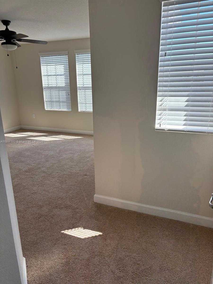Small Image of 3074 WHITE HORSE CT, Kissimmee Number 36