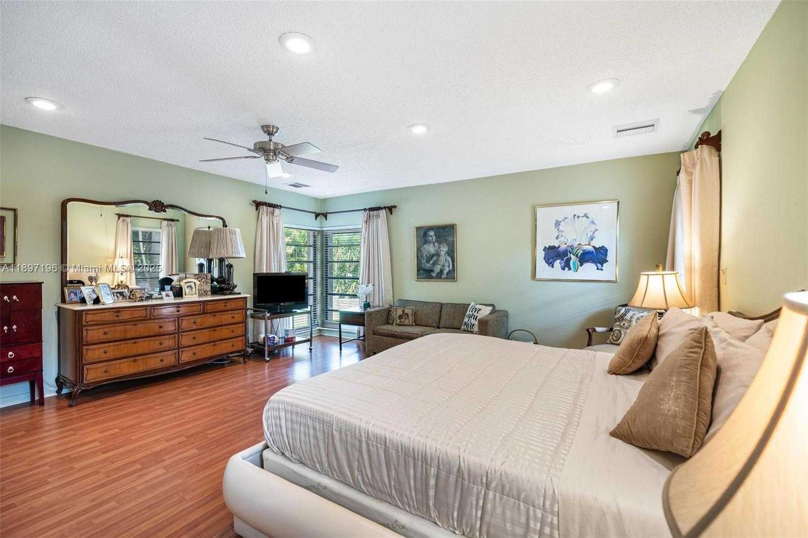 Small Image of 1855 DAYTONIA RD, Miami Beach Number 32