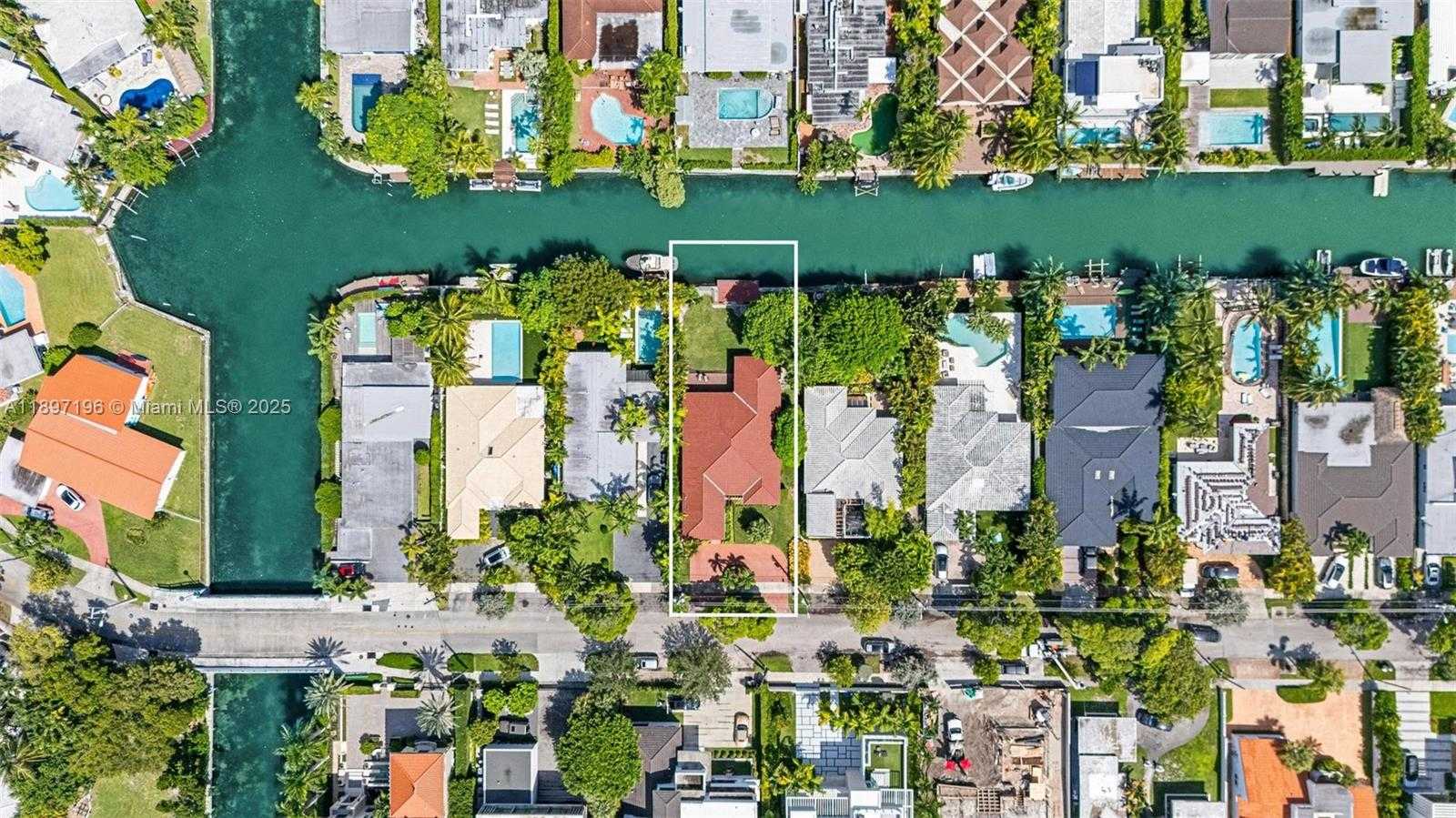 Small Image of 1855 DAYTONIA RD, Miami Beach Number 4