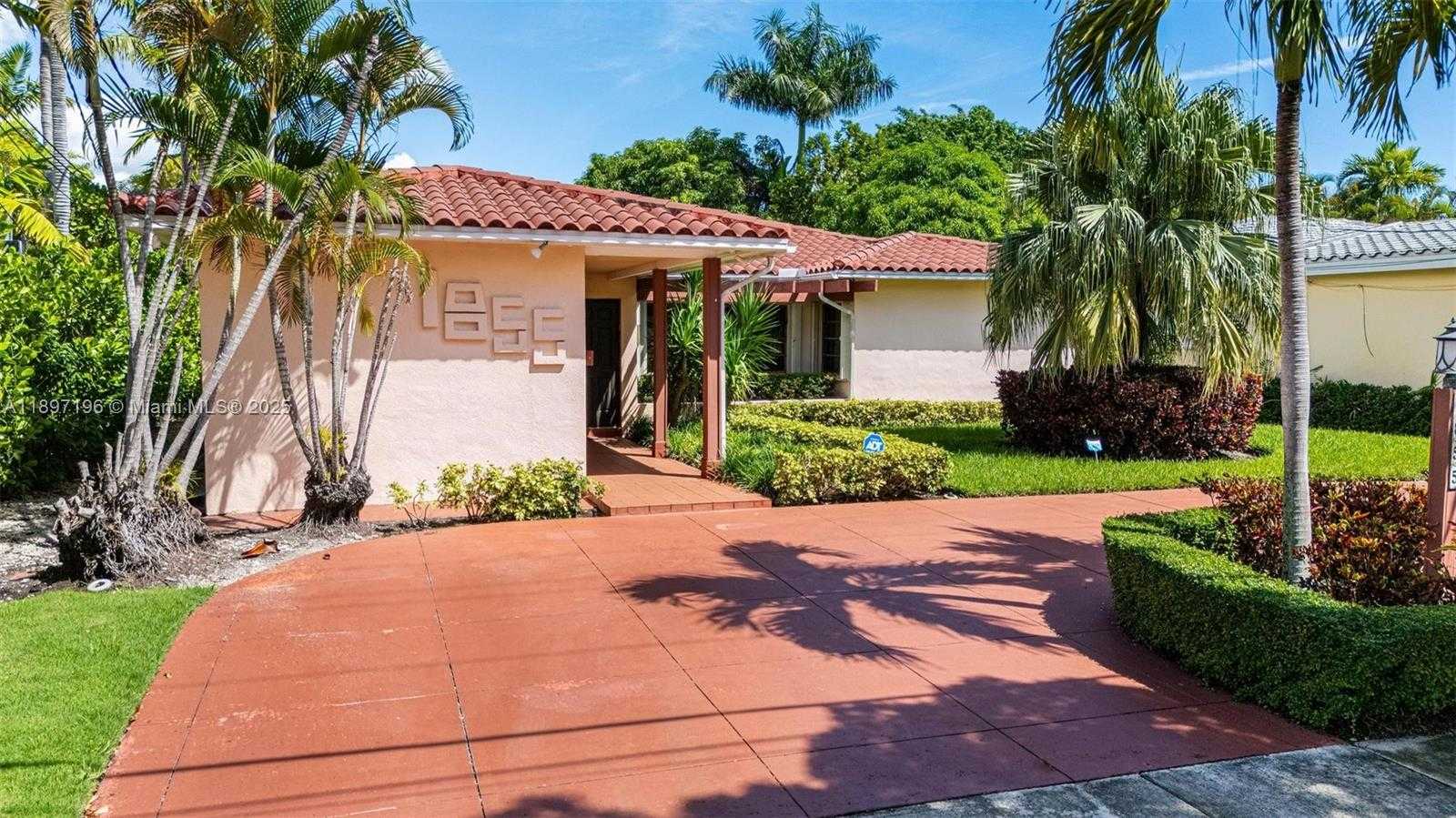 Small Image of 1855 DAYTONIA RD, Miami Beach Number 5