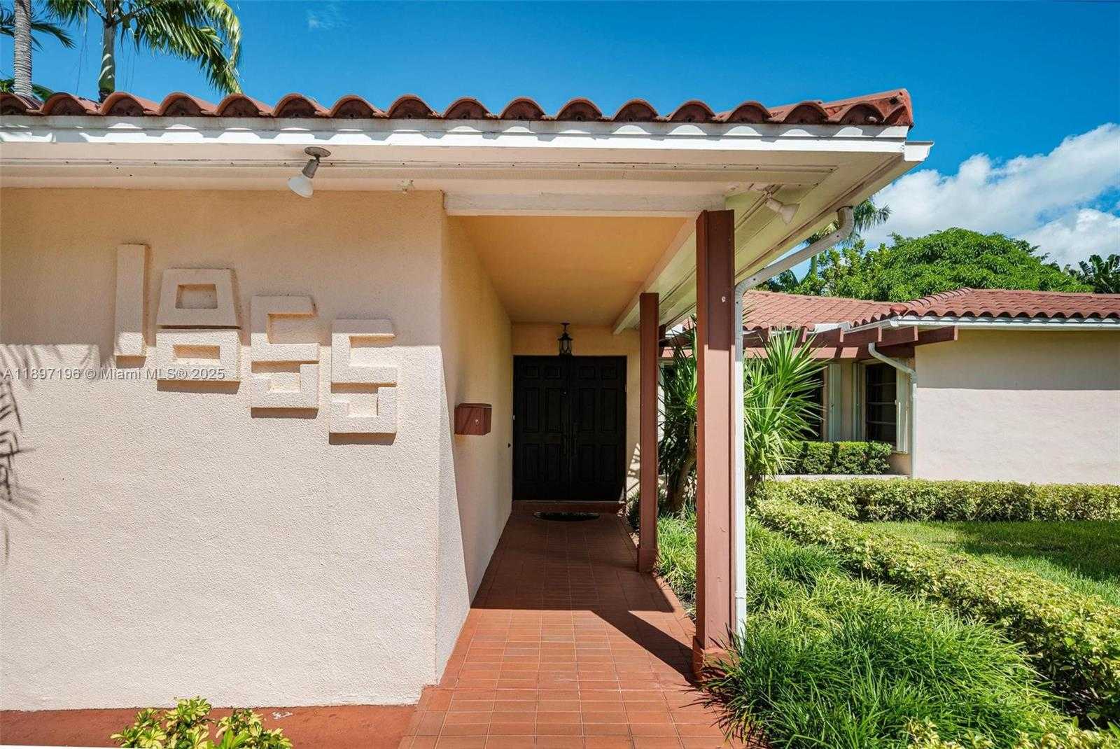 Small Image of 1855 DAYTONIA RD, Miami Beach Number 8