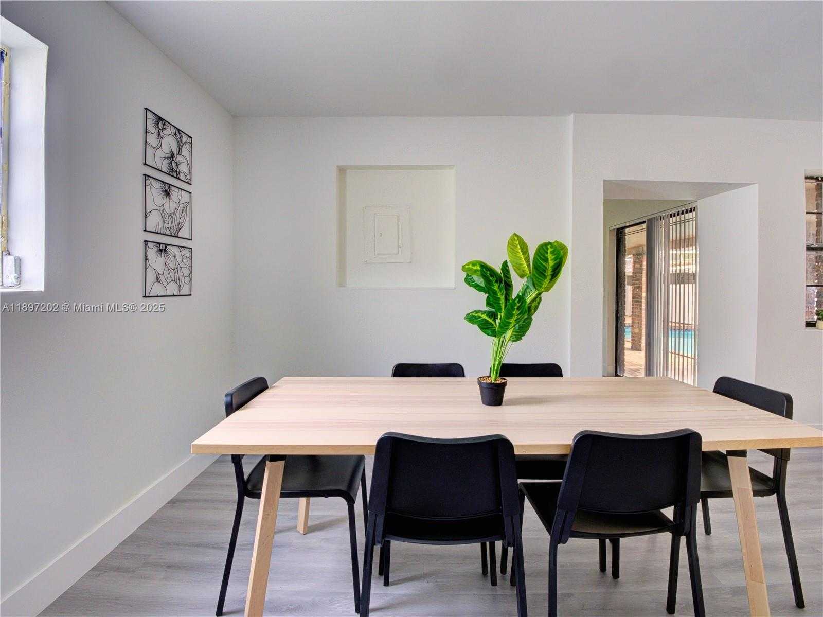 Small Image of 2703 ADAMS ST, Hollywood Number 11