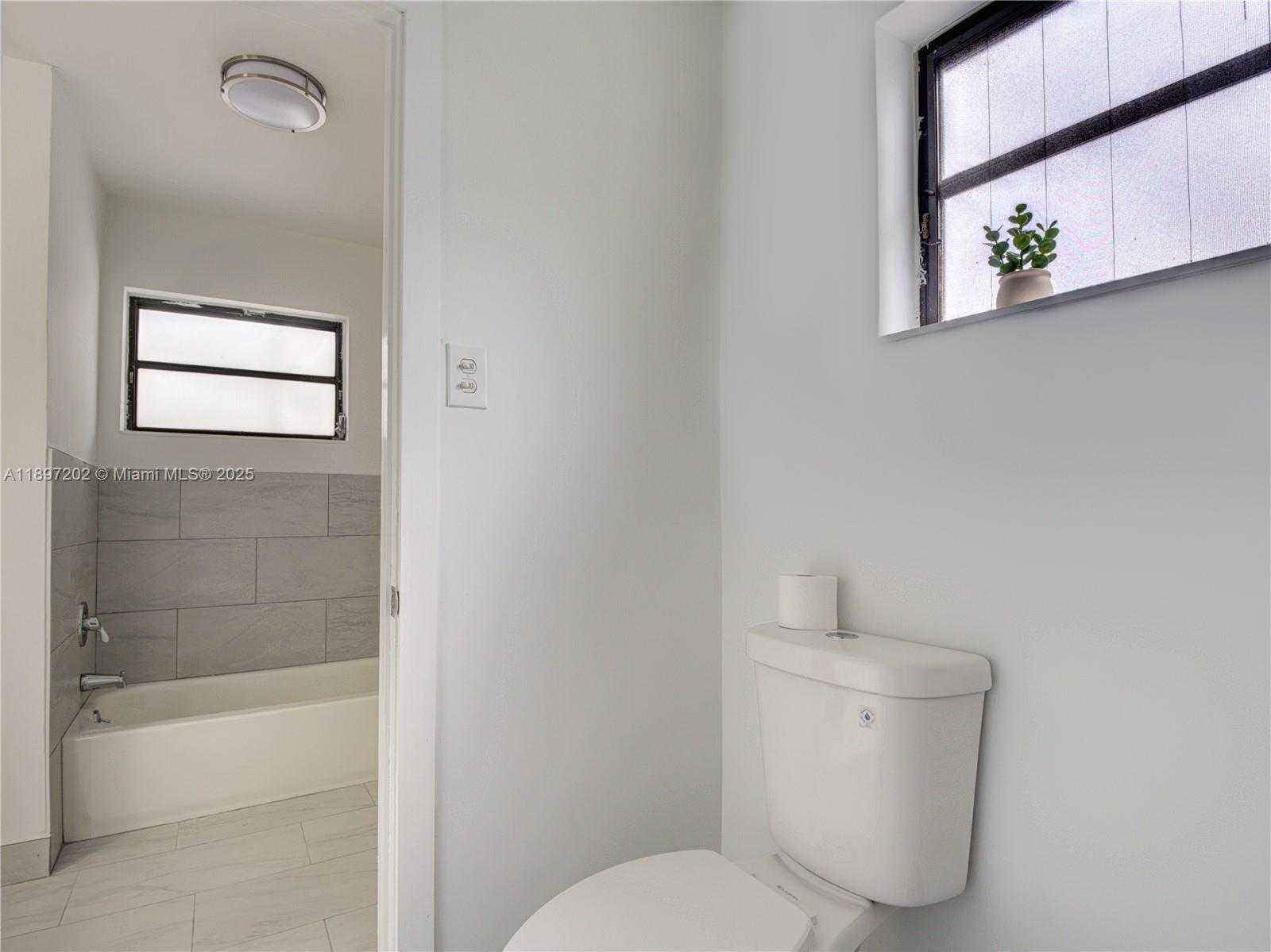 Small Image of 2703 ADAMS ST, Hollywood Number 24