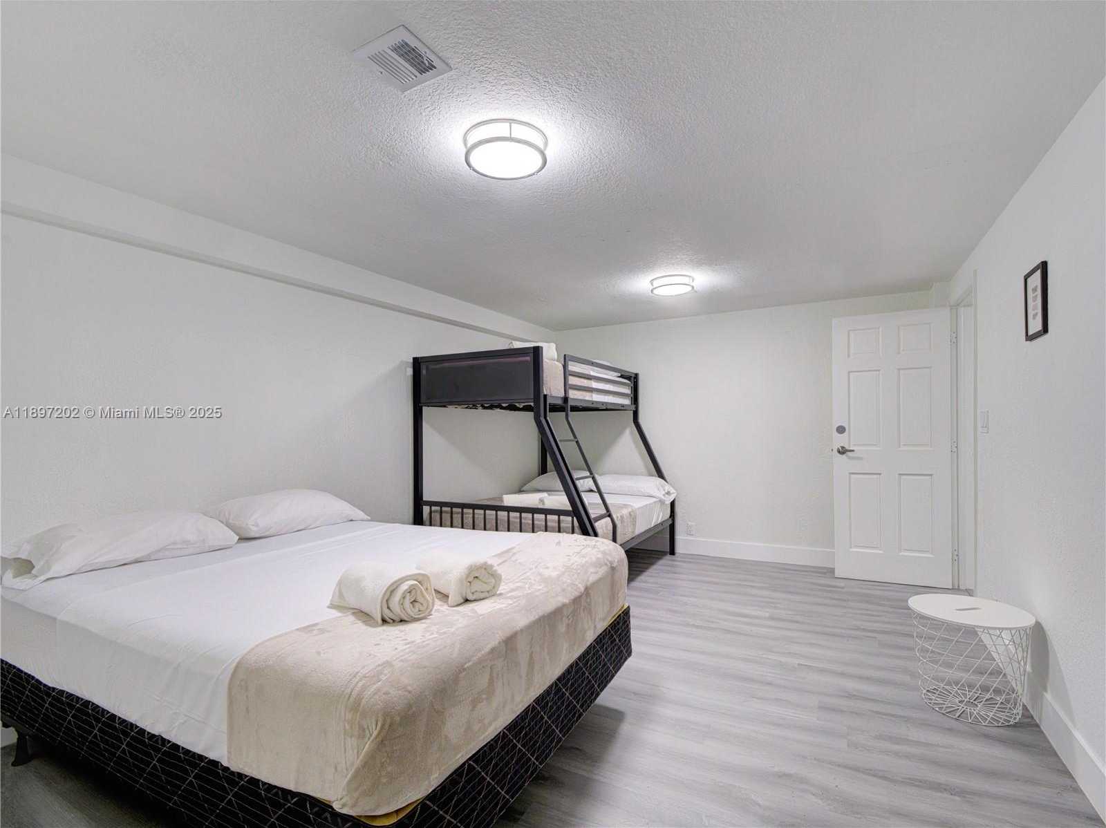 Small Image of 2703 ADAMS ST, Hollywood Number 25