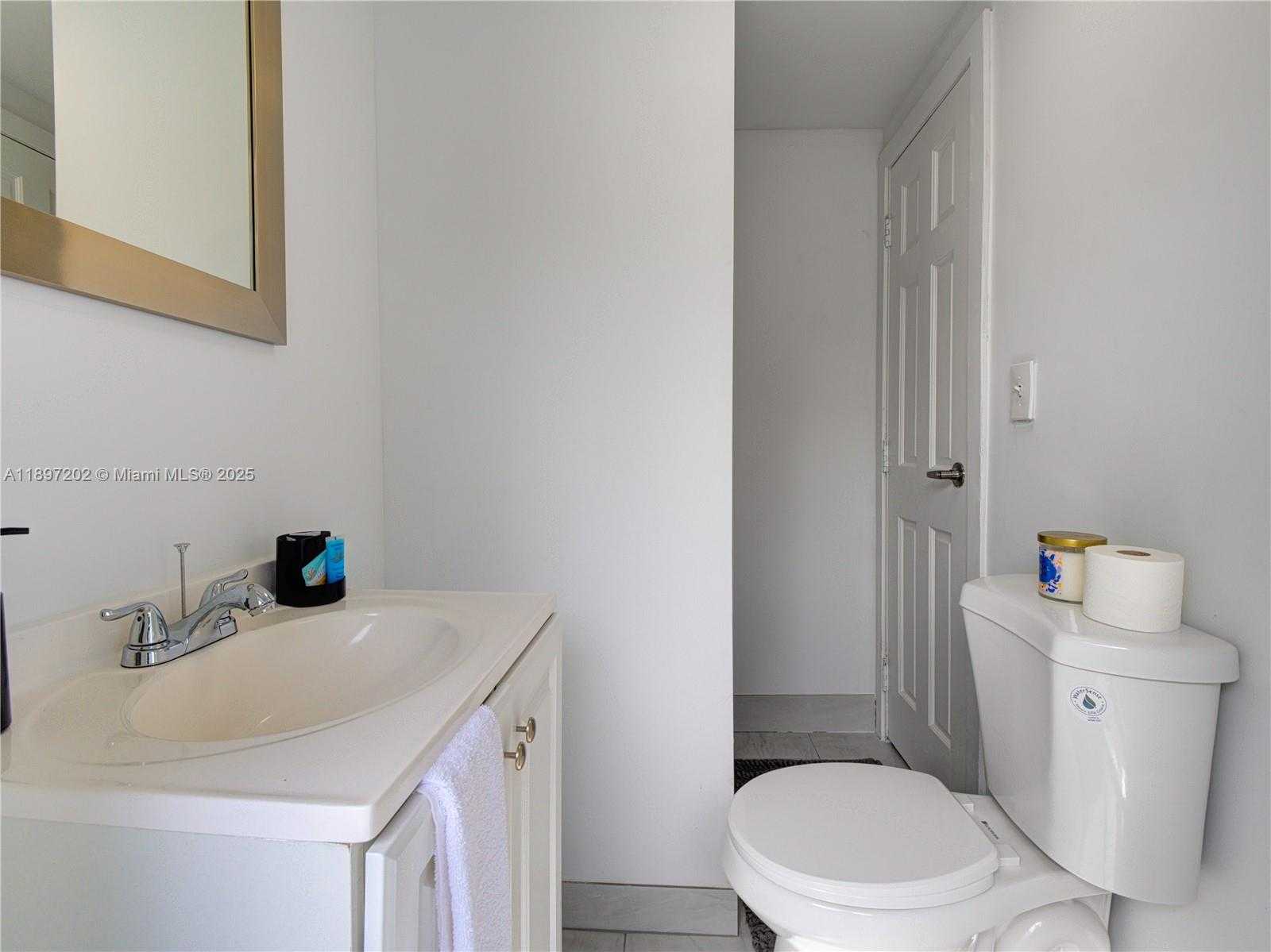 Small Image of 2703 ADAMS ST, Hollywood Number 29