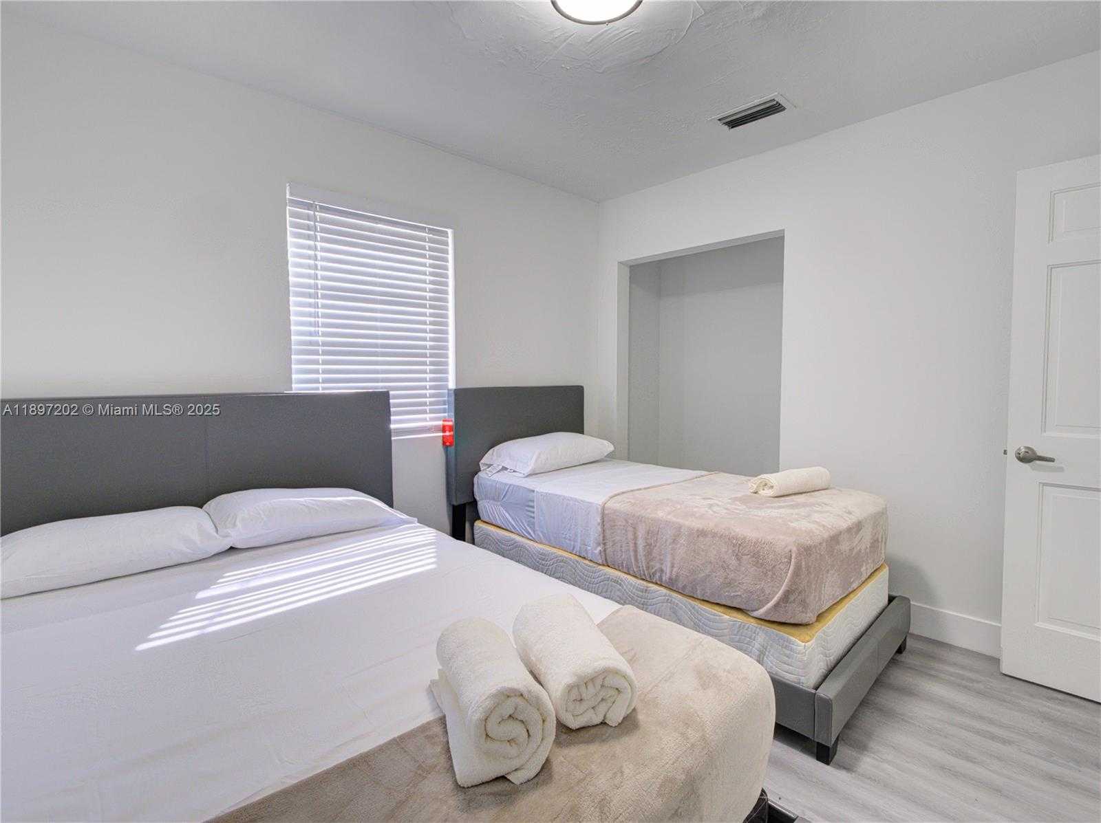 Small Image of 2703 ADAMS ST, Hollywood Number 37