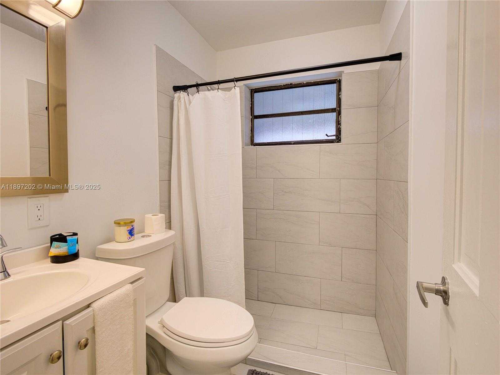 Small Image of 2703 ADAMS ST, Hollywood Number 38