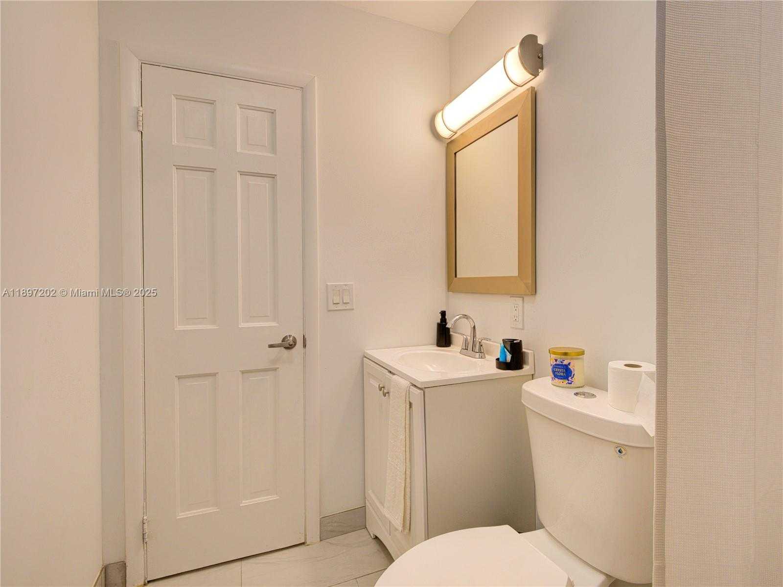 Small Image of 2703 ADAMS ST, Hollywood Number 39