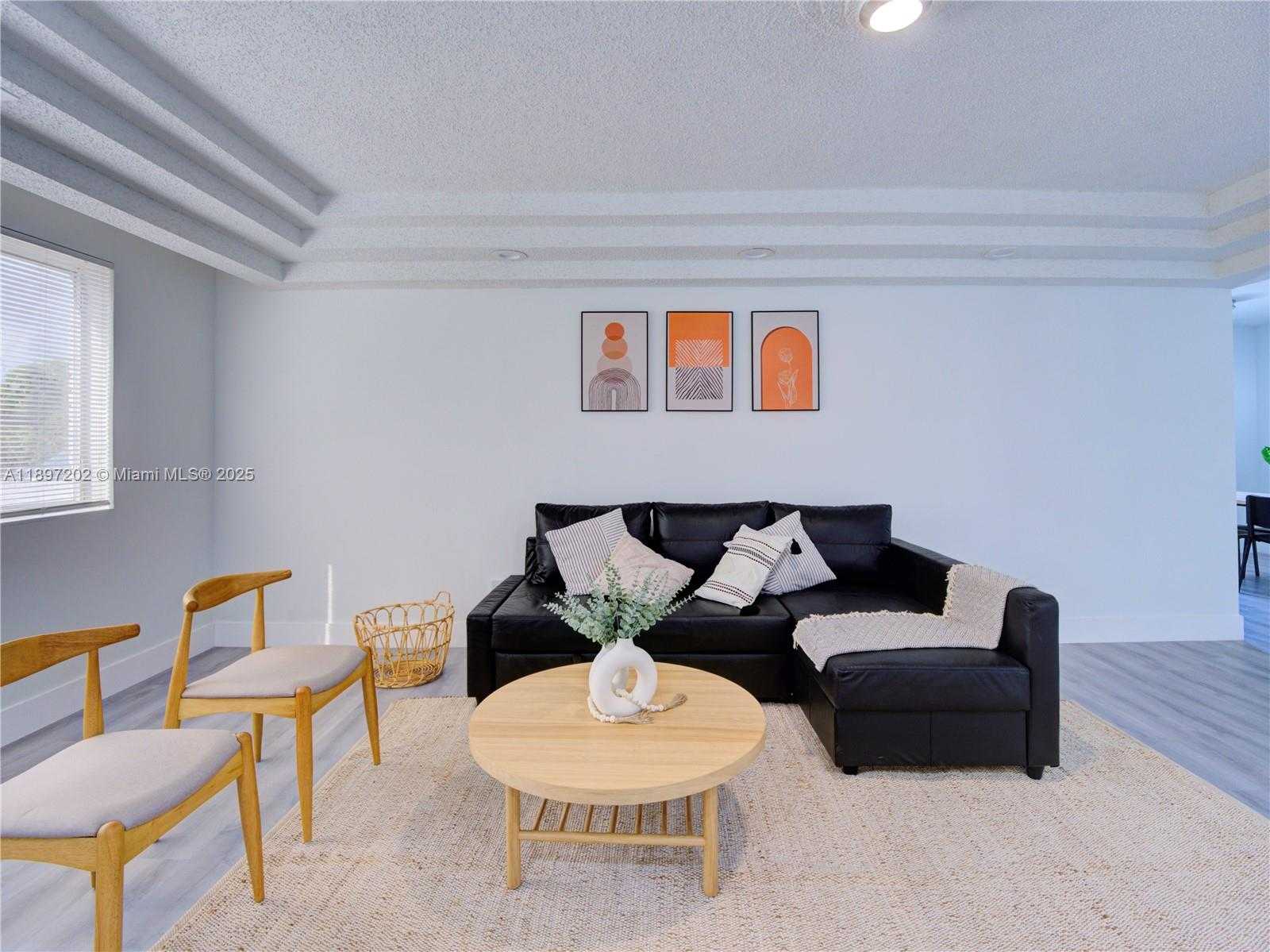 Small Image of 2703 ADAMS ST, Hollywood Number 4