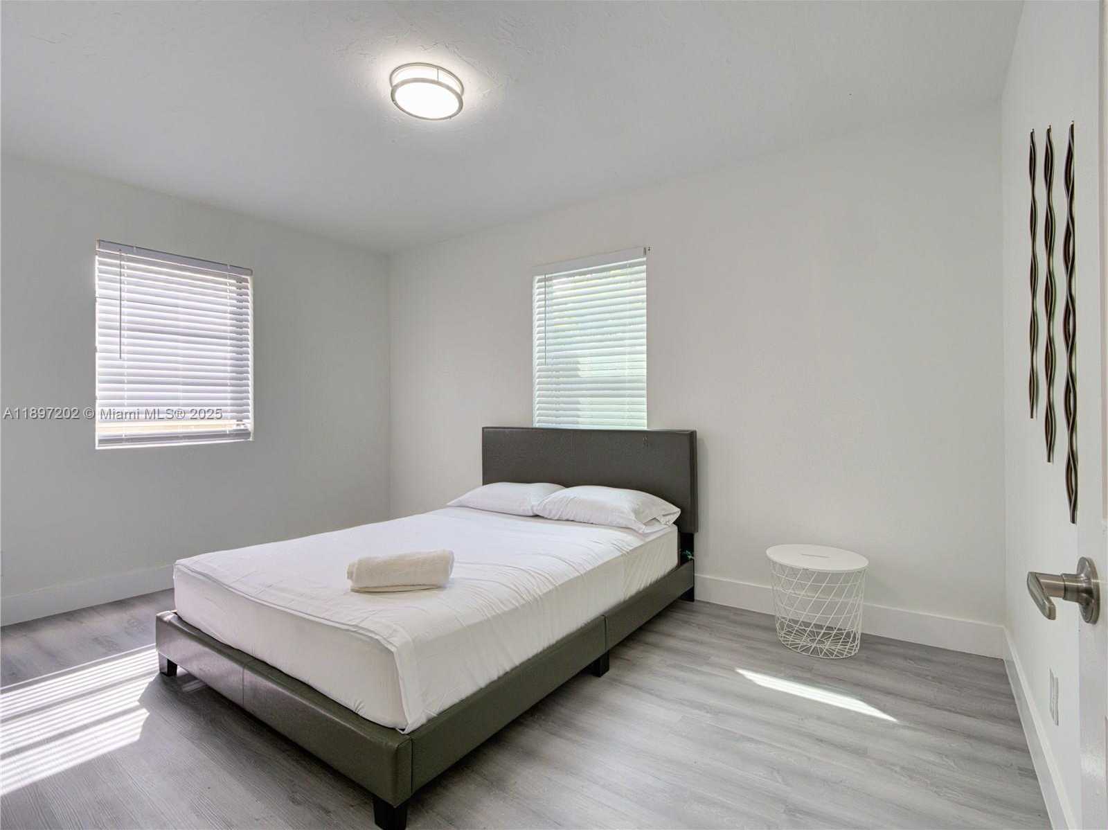 Small Image of 2703 ADAMS ST, Hollywood Number 40