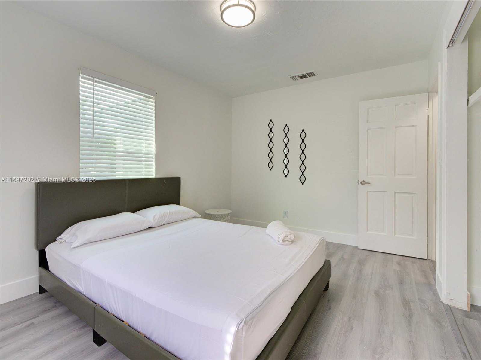 Small Image of 2703 ADAMS ST, Hollywood Number 42