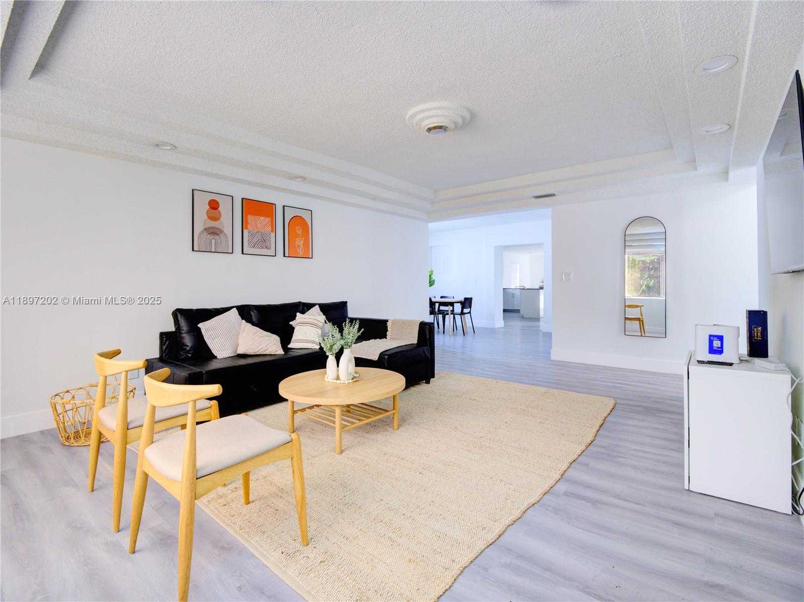 Small Image of 2703 ADAMS ST, Hollywood Number 5