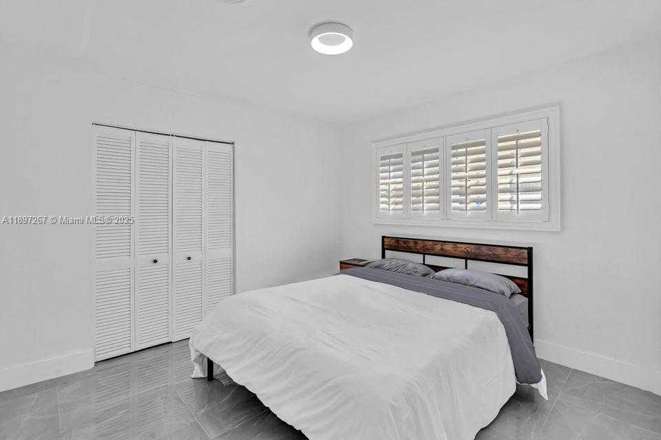 Small Image of 2112 NORTH 14TH TER, Hollywood Number 10